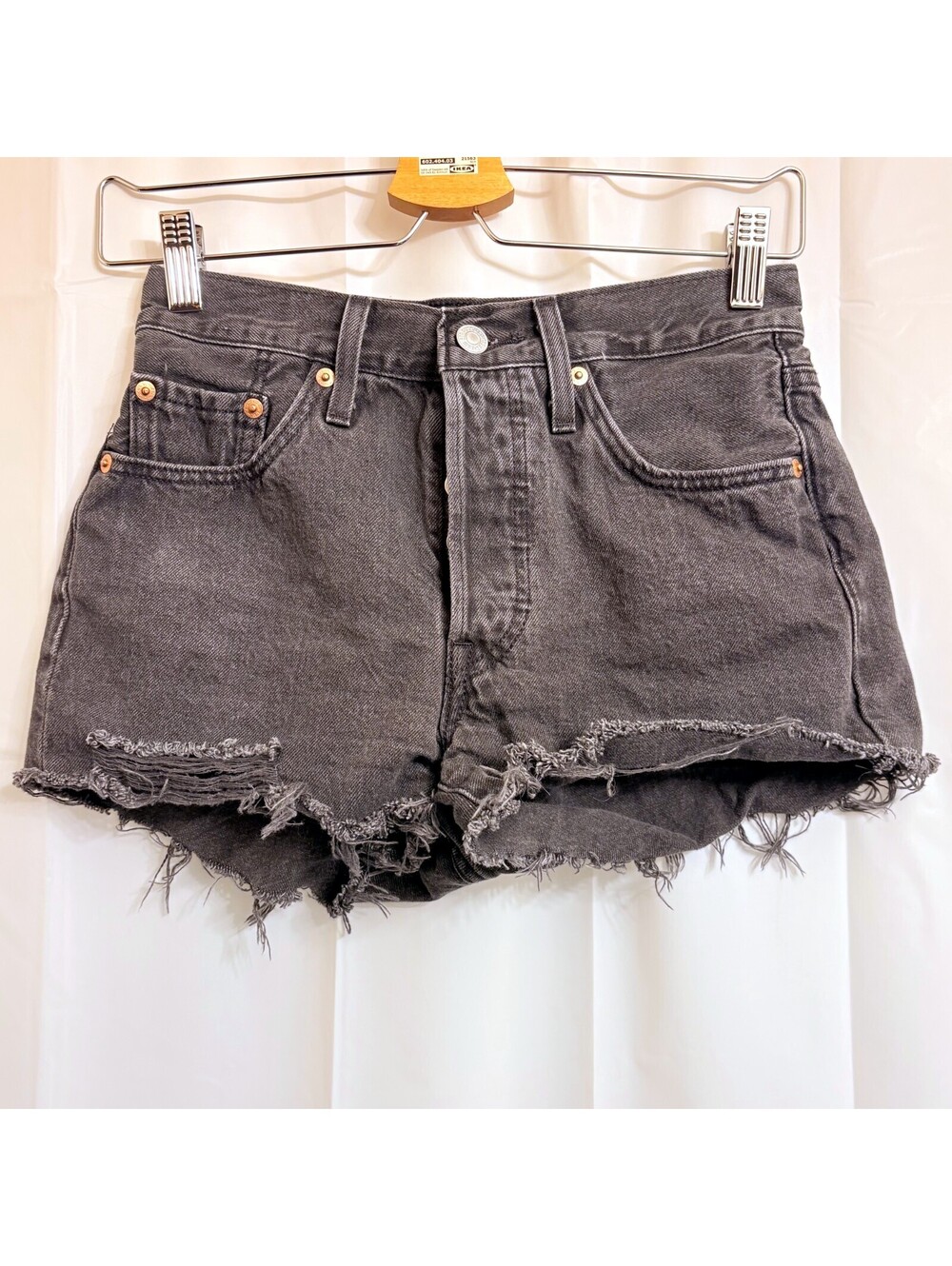 Levi's Women's Cut-Off Denim Jean Shorts Size W24 Black 2" Inseam Raw Hem